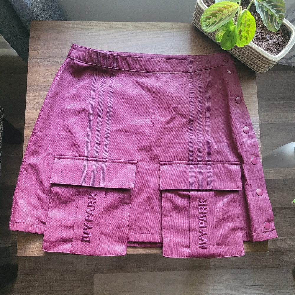 Ivy Park Maroon Cargo Skirt NWT never worn